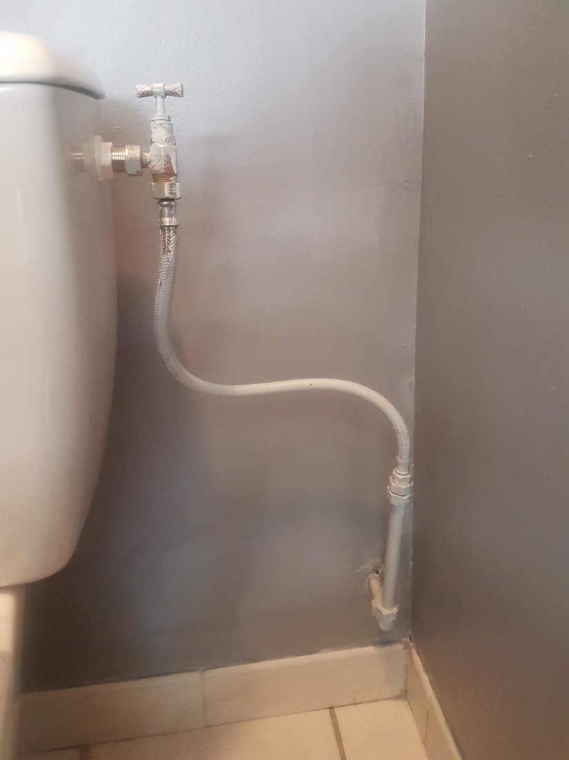 Remplacement défectueux robinet, et flexible wc