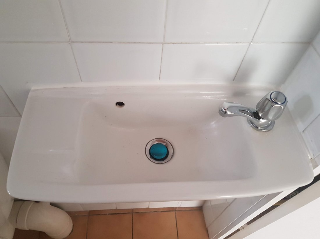 Remplacement du mecanisme et robinet d'un petit lavabo